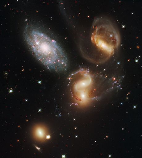 Stephan's_Quintet_Hubble_2009.full_denoise