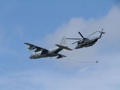 Aerial refuelling_at_RIAT_2004, fot. Autor D2180s (httpen.wikipedia.org) [CC BY-SA 2.5